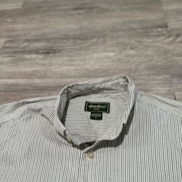 Eddie Bauer short sleeve men’s button down shirt size medium - Picture 5 of 6